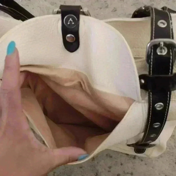 Cavalcanti Cream and Brown Leather Purse - Picture 7 of 16